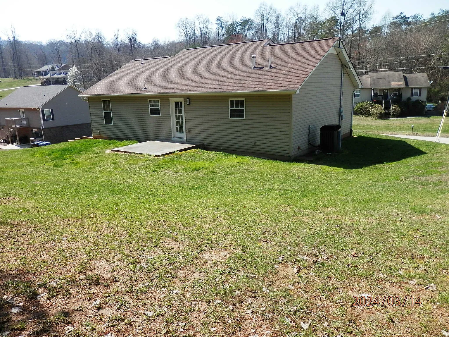 3 bed, 1344 sqft, $2,000 — Photo 2