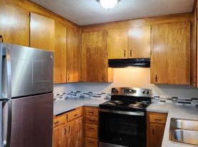 478-18th Ave SW, 2 beds  1.0 baths (864 sqft)