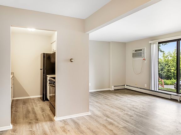5th image of 1700 Elder St APT 102
