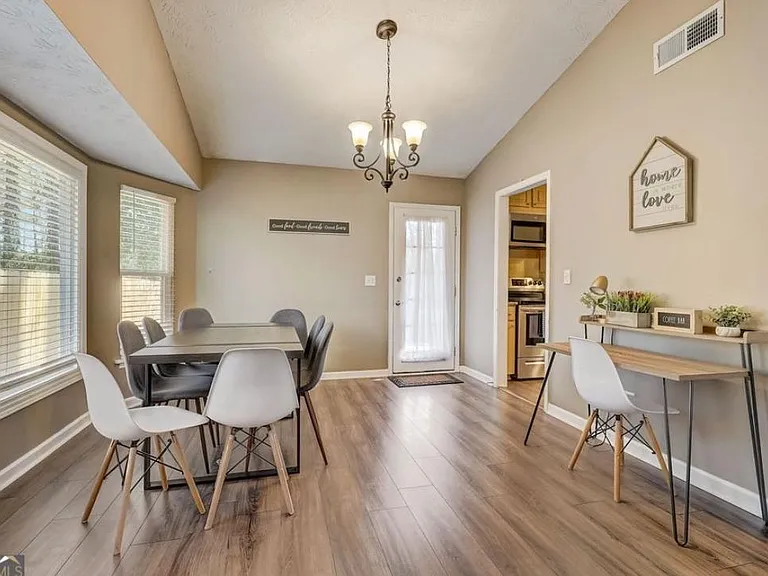 2551 Chippewa Ct — Photo 4