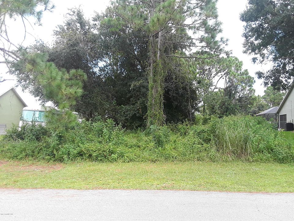 2nd image of 582 Sauders Rd SE
