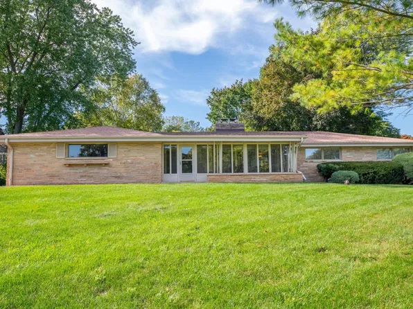 15300 High Knoll LANE, Brookfield, WI 53005