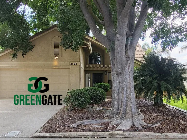 2428 Woodvale Dr — Photo 1