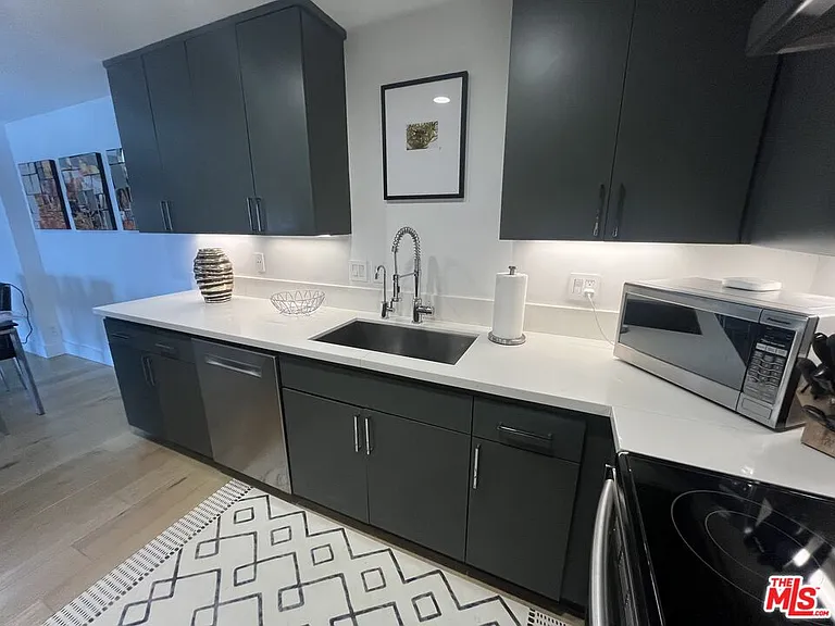 723 Palisades Beach Rd #211 — Photo 6