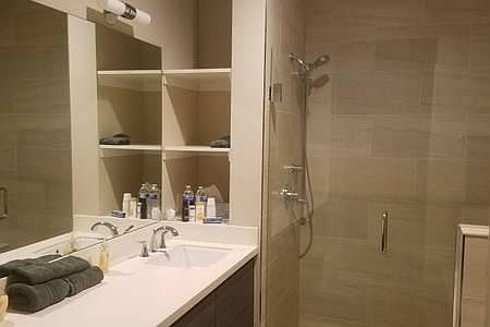 Travertine porcelain tiling, high ceilings, deep tub, walk i