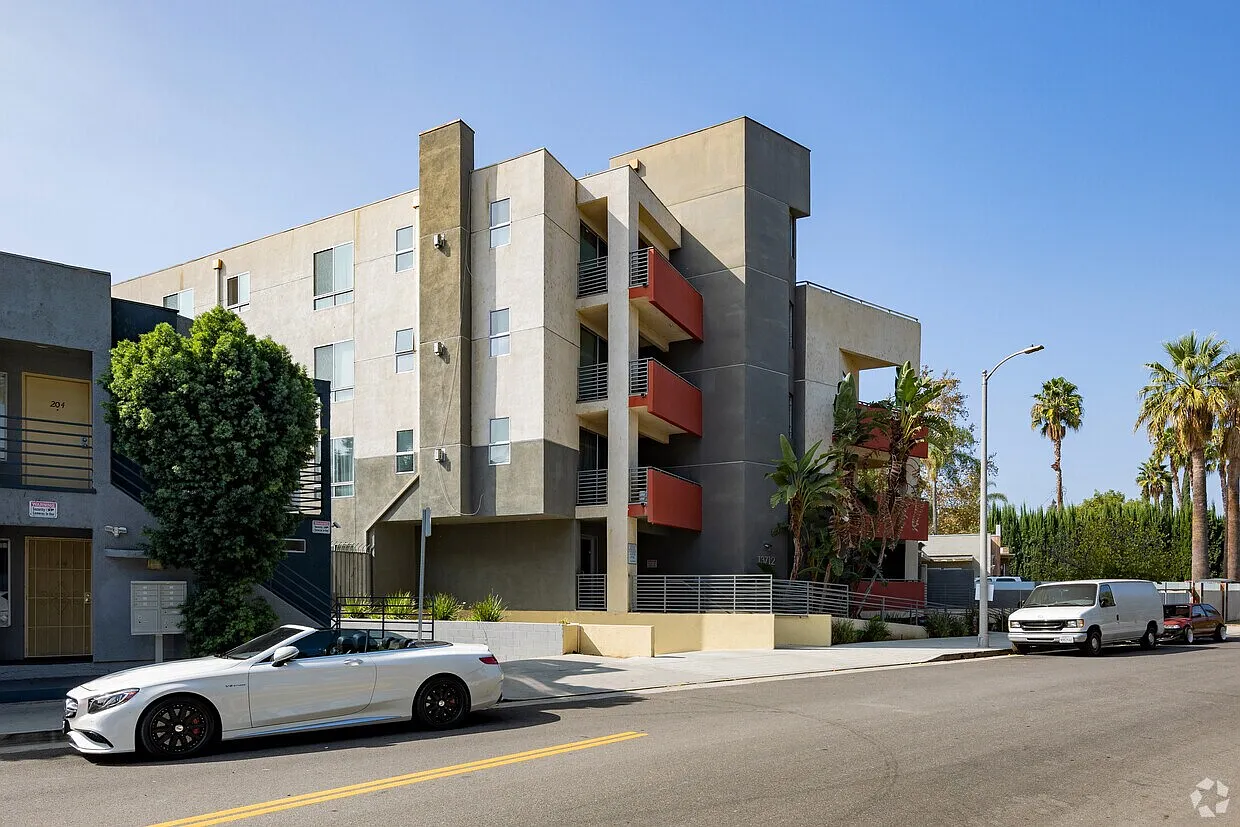 2 bed, 1500 sqft, $3,180 — Photo 1