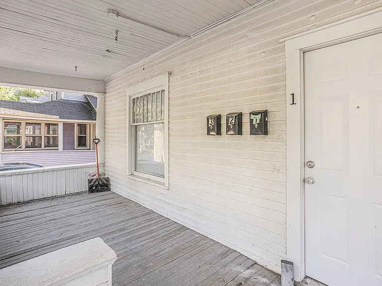 429 Davis St #1 — Photo 5