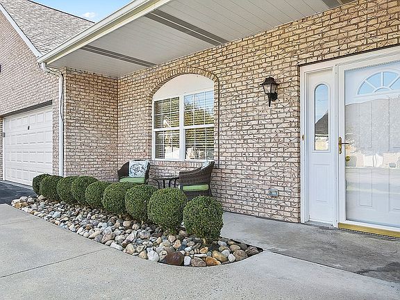4th image of 64 David Dr