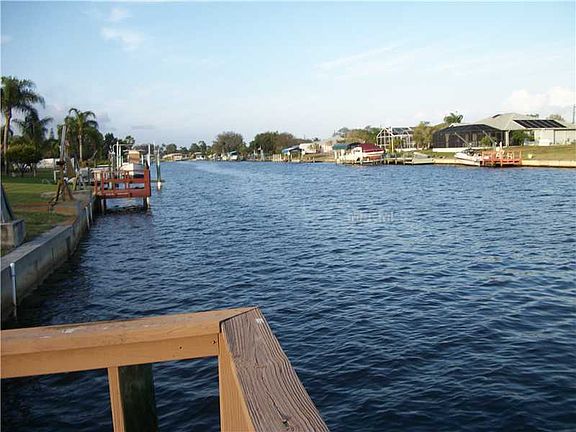 5th image of 425 W Tarpon Blvd NW