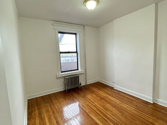 4th image of 2810 36th St #35