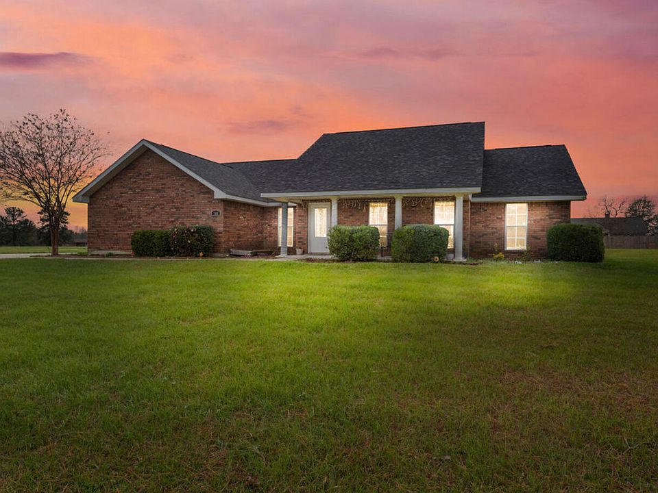 1st image of 300 Delia Dr