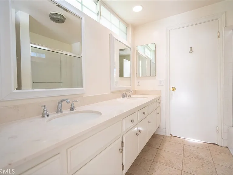 11761 Encino Ave — Photo 26