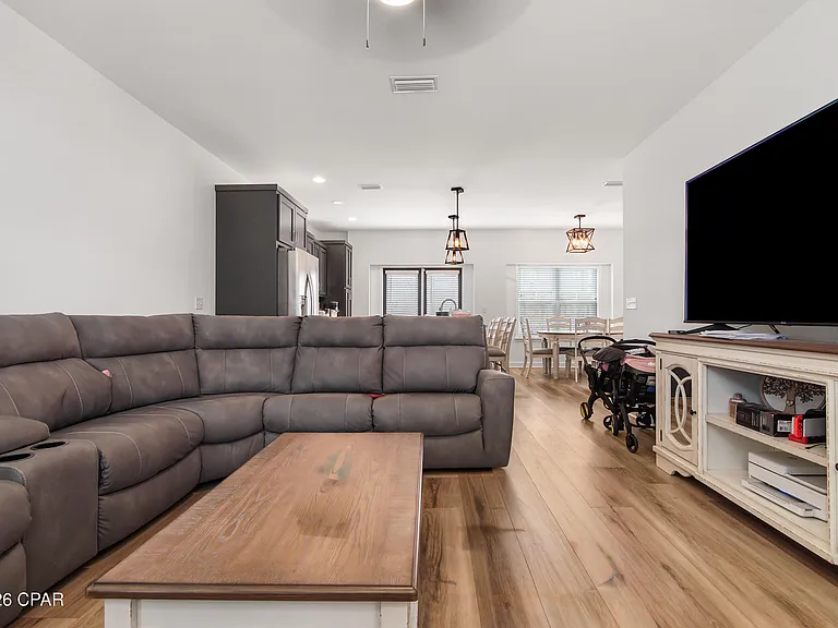 309 Raven Ln — Photo 2