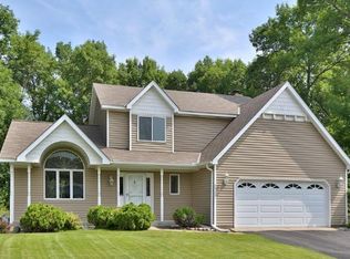 2513 Knoll Cir, Saint Paul, MN 55109