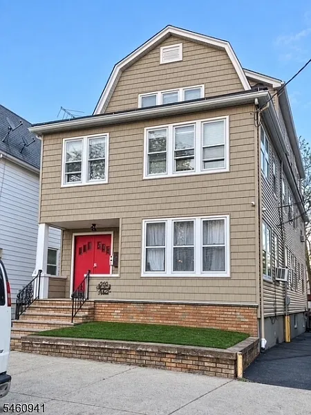 2 bed, 1.0 bath, $2,500 — Photo 1