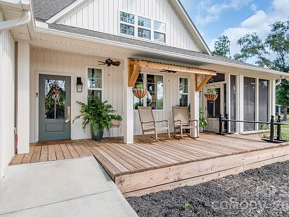 3rd image of 718 Jones Rd