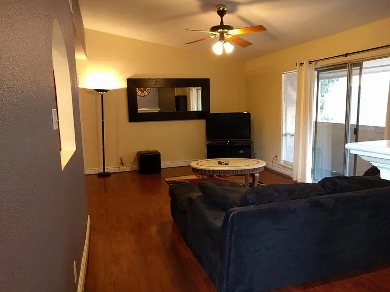 1915 Augusta Dr #7 — Photo 10
