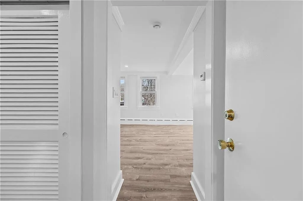 2 bed, 1.0 bath, 1100 sqft, $3,400 — Photo 4