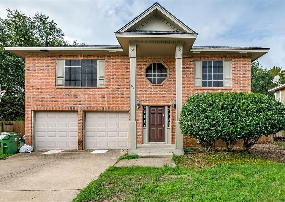 1st image of 904 W Lovers Ln