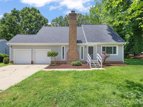 9526 Fairway Ridge Rd, Charlotte, NC 28277