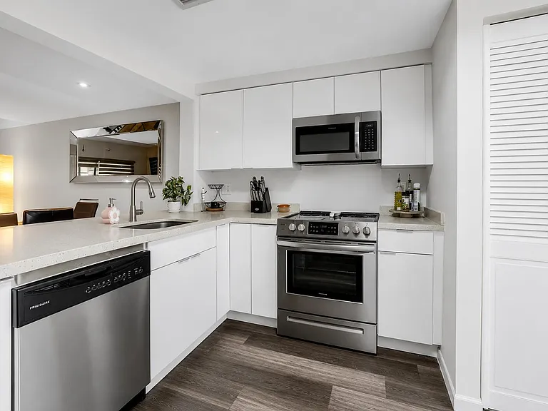 8858 NW 48th St #8858 — Photo 3