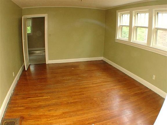3rd image of 2704 Acklen Ave
