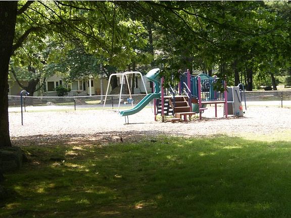 4th image of 60 Boulder Dr #60