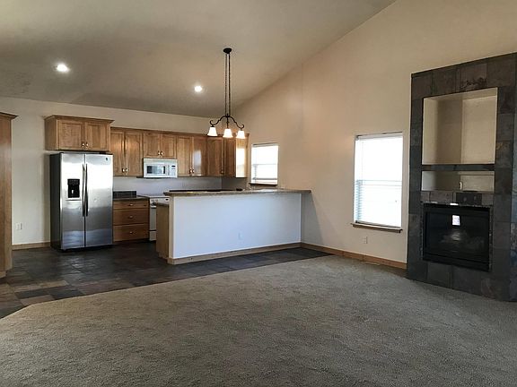 5th image of 374 Cole Ave