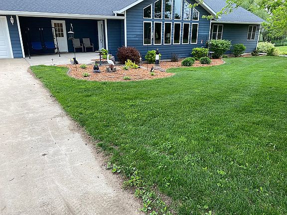 3rd image of 800 E 39th St