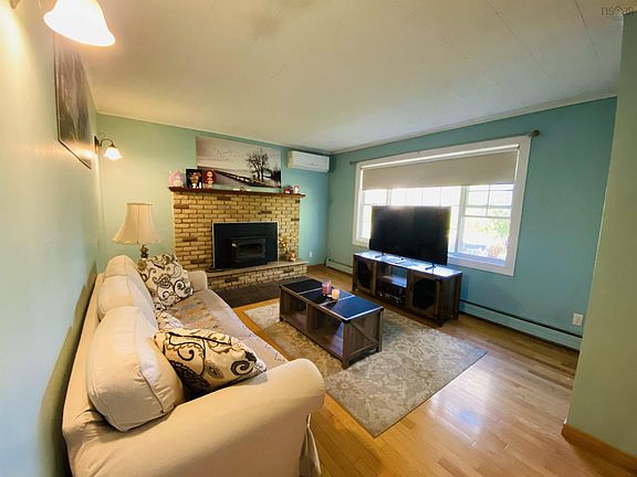 4th image of 66 Ingrahams Ln
