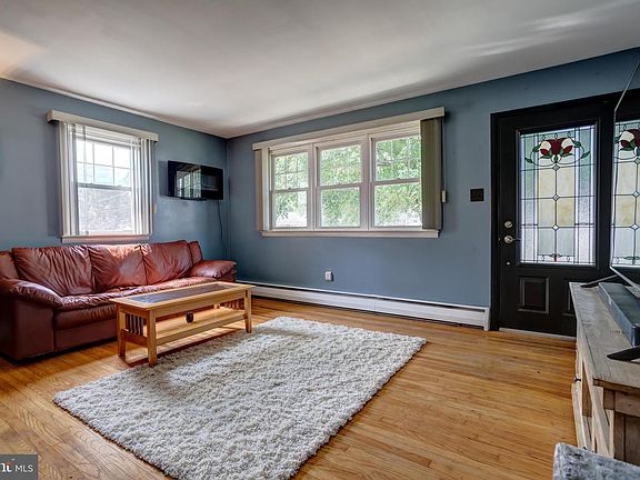 5th image of 428 Sylvania Ave