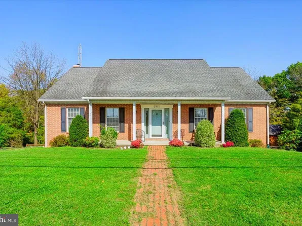 2951 Buchanan Trl W, Greencastle, PA 17225