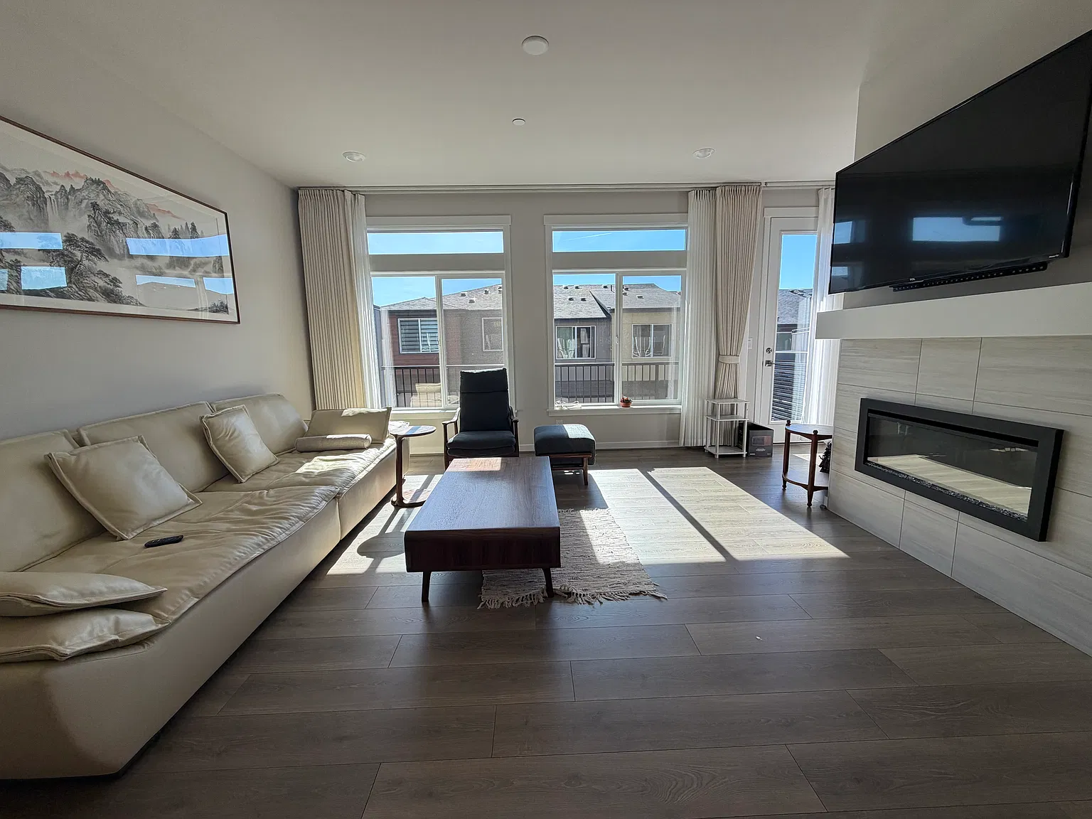 4 bed, 3.5 bath, 2202 sqft, $3,800 — Photo 2