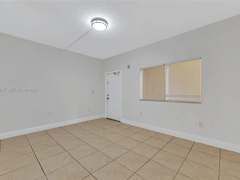 2185 NW 16th Ter — Photo 6