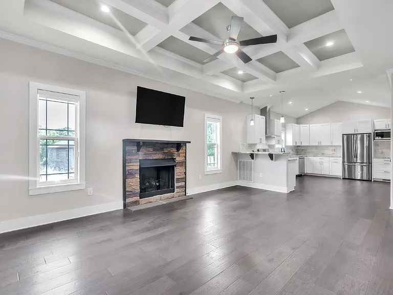 410 Gower St — Photo 3