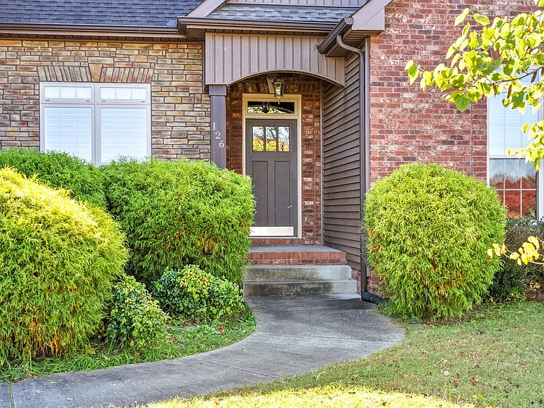 126 Parkland Cir — Photo 2