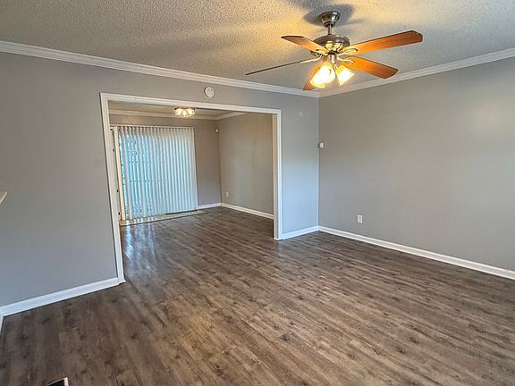4th image of 98 Hidden Lake Ct