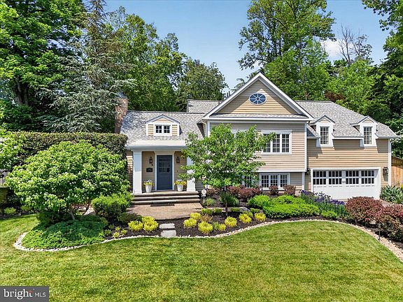 2nd image of 620 Lake Dr