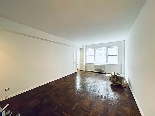 Rented by Luxian International Realty LLC | media 37