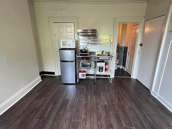 2nd image of 735 Hancock St APT 4