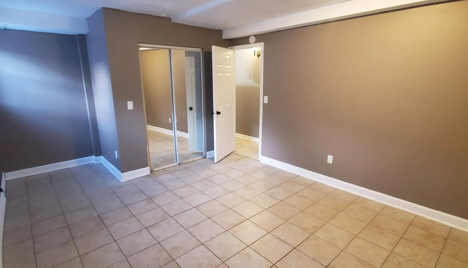 3 bed, 850 sqft, $1,500 — Photo 2