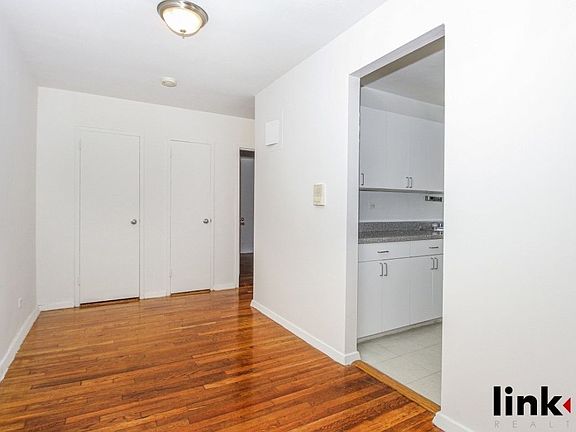 3rd image of 3555 Oxford Ave APT 4H