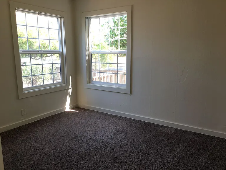 2288 Hilyard St — Photo 8
