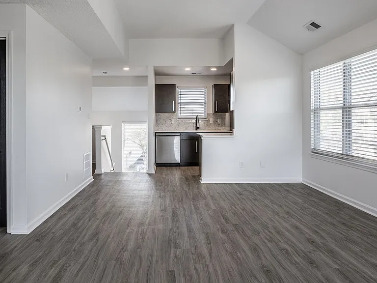 Sundance Apartments — Photo 21
