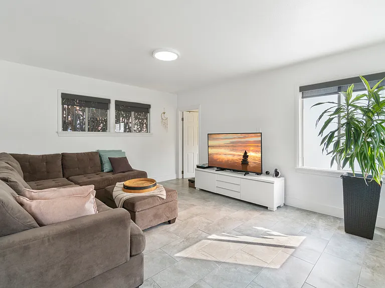 3539 Caspian Ave — Photo 8