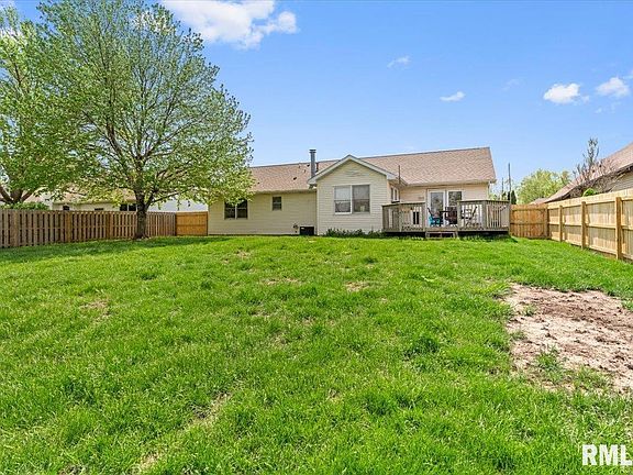 4th image of 1009 Monarch Dr