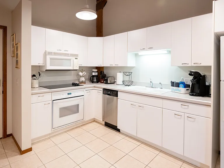 110 N Harbor Dr #104 — Photo 31