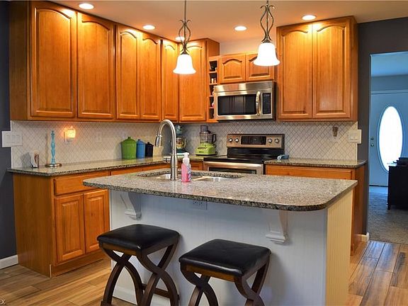 2nd image of 3853 Fairlawn Heights Dr SE