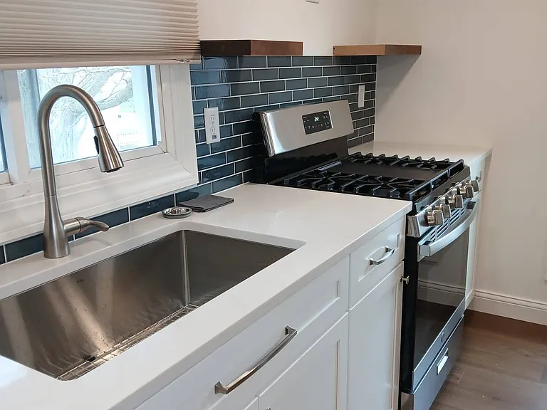 611 Hoyt St #2 — Photo 2