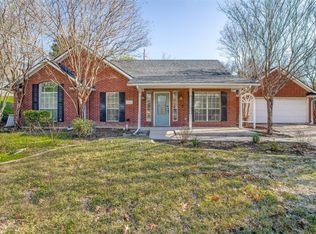 556 Woodcreek Dr, Midlothian, TX 76065